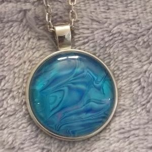 Original paint pouring skin jewelry.